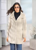 Jas met opvallende kraagoplossing 