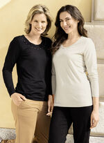 Shirt met charmante afwerking in 2 kleuren ZWART
