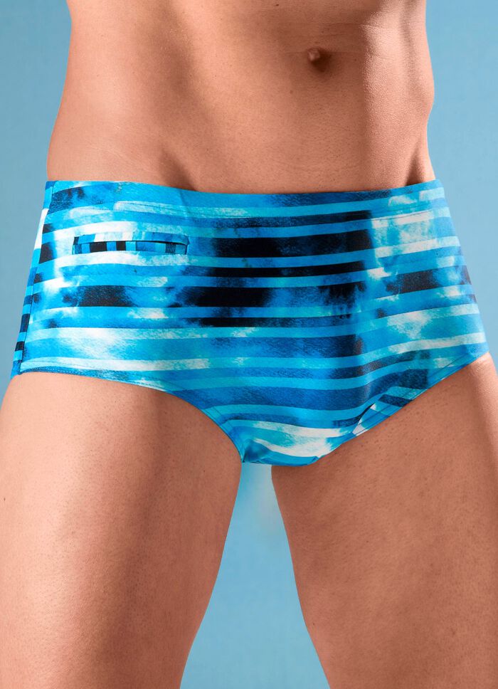 Zwembroek in een hogere slipvorm met een gestreept dessin 