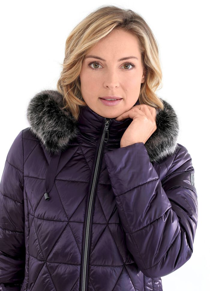 Korte jas met langsquilt aan de zijkant 