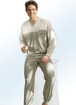 Götting pyjama met V-hals, borstzak en manchetten 