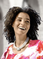 Ketting van textiel met hanger van kristallen steen 