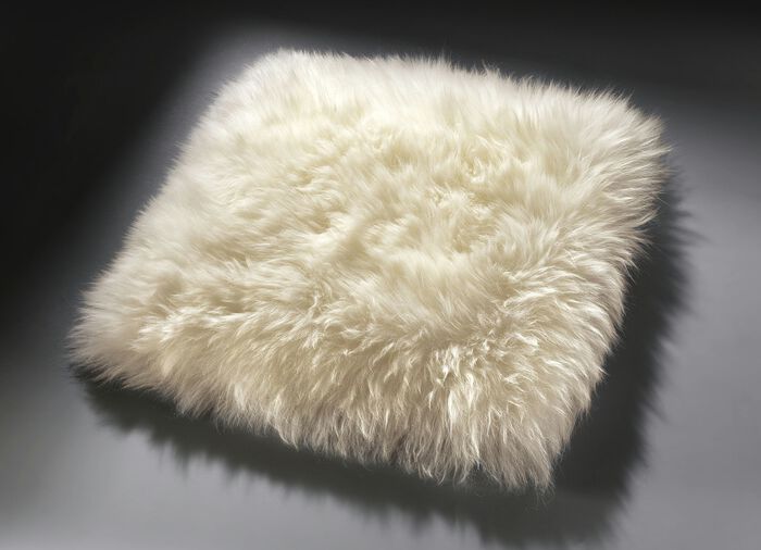 Stoelhoes van merino lamsleer in dierenvorm BEIGE