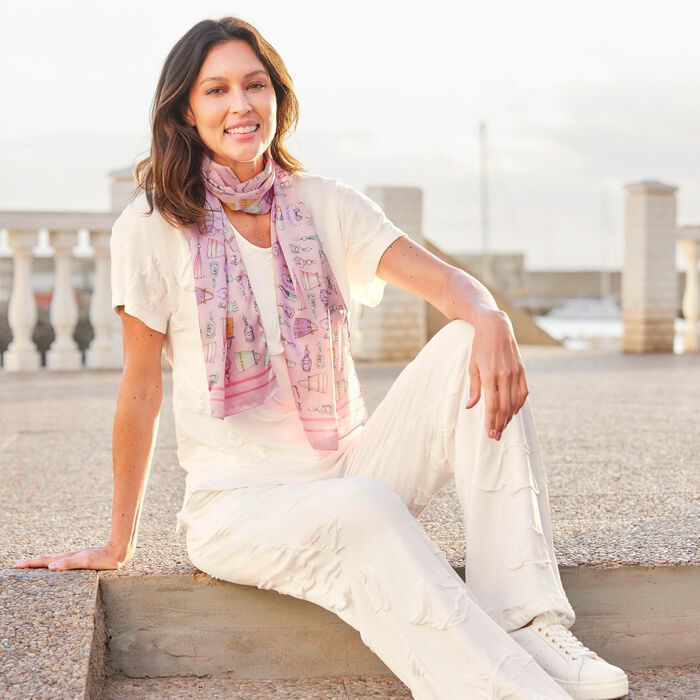 Sjaal met een speels ontwerp. 