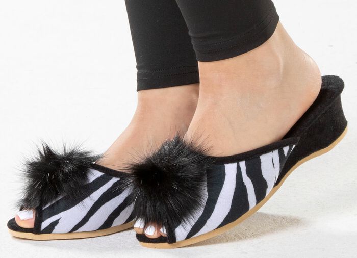 ELENA EDEN, chique damesmuiltjes, breedte G, met imitatiebont pompon ZWART-WIT