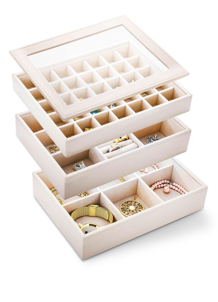 Sieradendoosje van kunstleer met fluwelen binnenvoering 