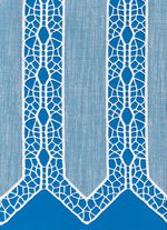 Kort gordijn met uitvoerig vervaardigd macram&eacute;kant 