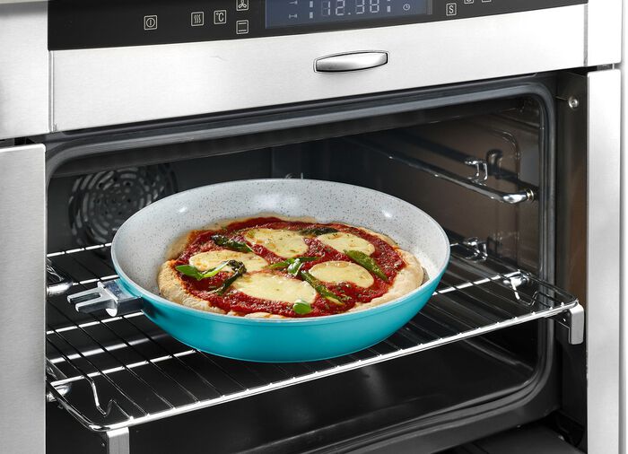 Pannenset met afneembare siliconen handgrepen 