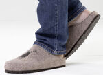 GINO GALANTE, trendy herenpantoffels, breedte H, met hertenborduursel SAND