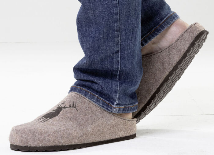 GINO GALANTE, trendy herenpantoffels, breedte H, met hertenborduursel SAND