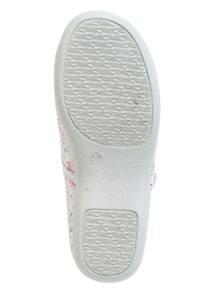 Schoen met bloemmotief 