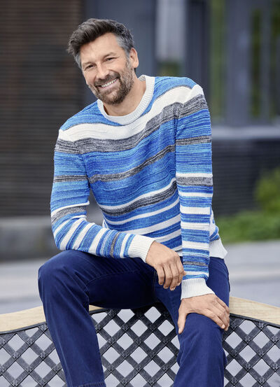 Gestreepte trui met ronde hals en gestructureerd ontwerp 