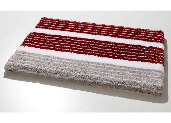 badkamerset in blotevoetenzachte kwaliteit ROOD