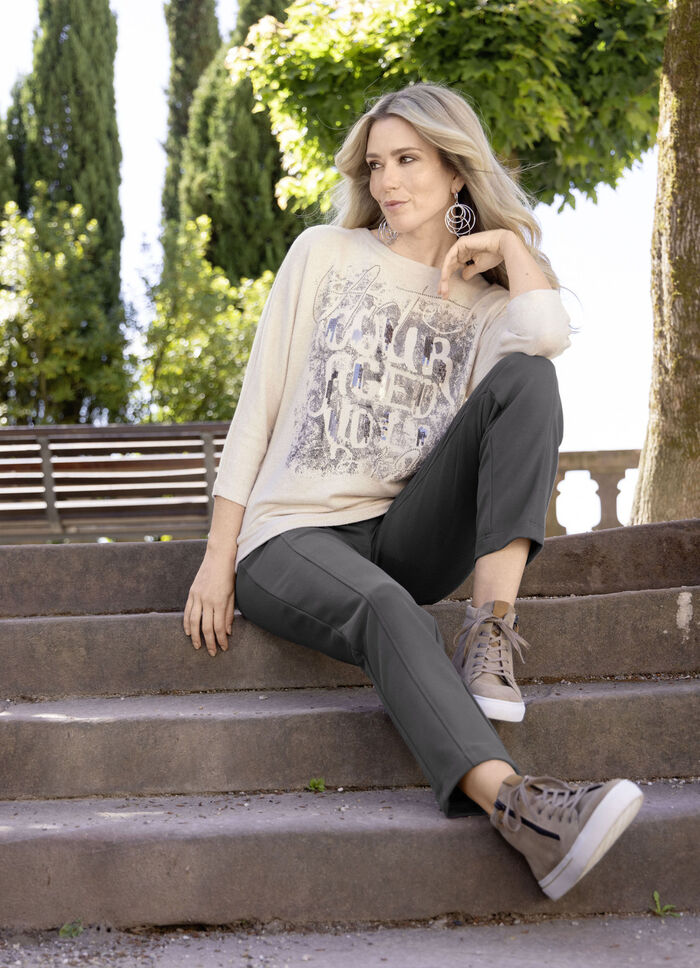 Trui in een lichte vleermuisvorm 