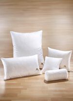 Kussenserie met goudkleurige satijnen bies 