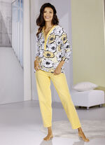 Pyjama met V-hals, knoopsluiting en lange mouwen 