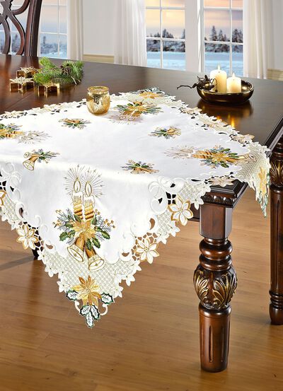 Tafel- en kamerdecoratie met kaarsen- en klok-motief 