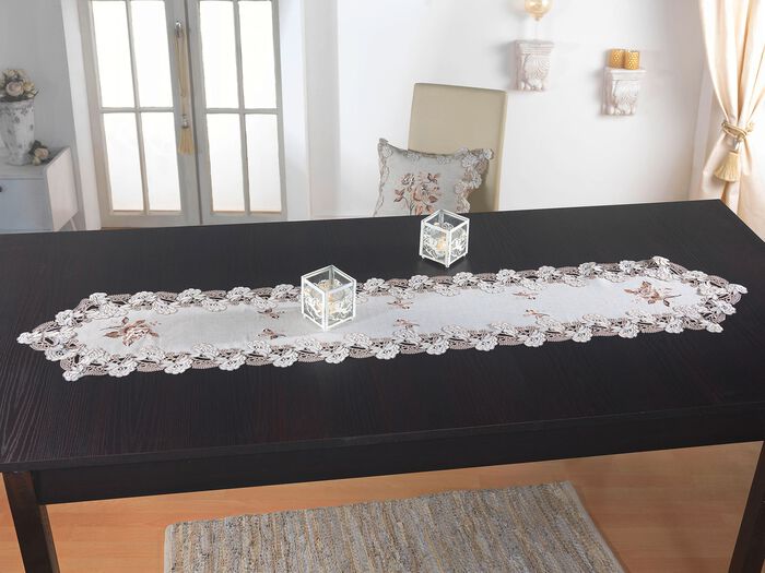 Tafel- en kamerdecoratie met kanten rand 