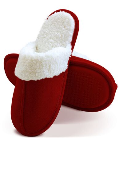 Pluche pantoffels in su&egrave;delook 