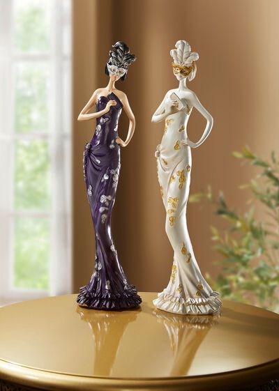 Dame met polyresinmasker 