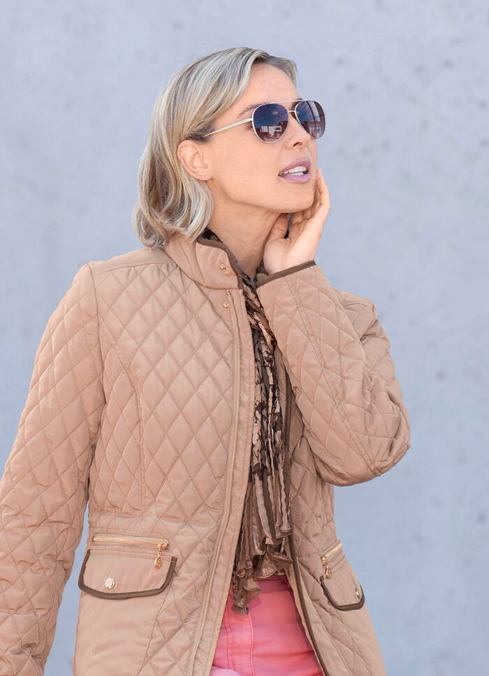 Sjaal met fantasiemotief 