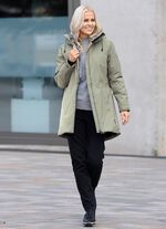 Korte jas met vaste capuchon 