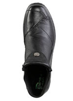 ELENA EDEN laarsje met een subtiele gekreukelde structuur en metalen sieraden ZWART