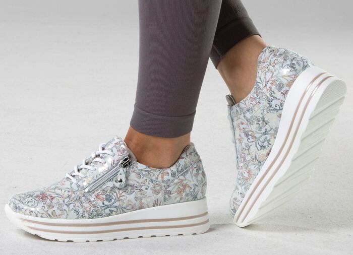 Waldl&auml;ufer sneakers gemaakt van nubuckleer met bloemenprint 