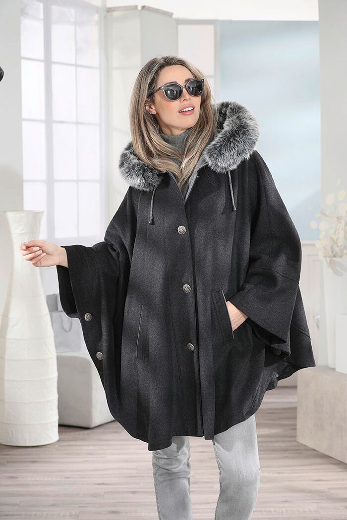 Cape met knoopsluiting 