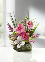 Orchidee arrangement op steen 