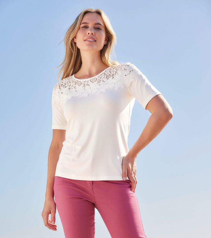 Shirt met kanten inzetstuk 