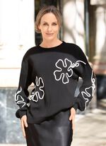 Trui met uitgebreide bloemapplicaties 