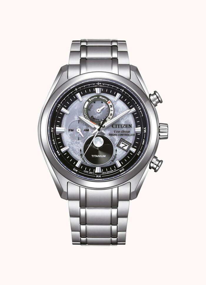 Radiogestuurd herenhorloge op zonne-energie met supertitanium bandkast 