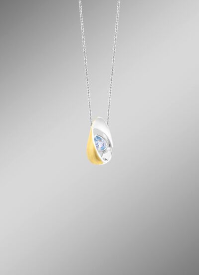 Stijlvolle hanger met blauwe topaas 