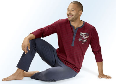 Set van twee pyjama's met lange knoopsluiting, garengeverfd gestreept dessin en geprint motief 