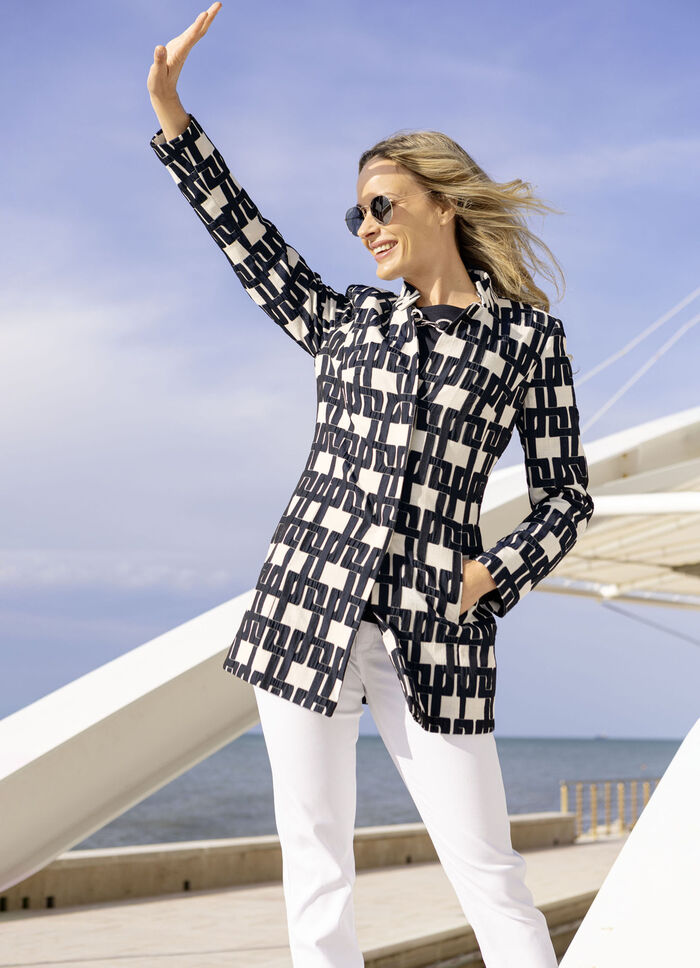 Blazer met interessante halslijnoplossing 