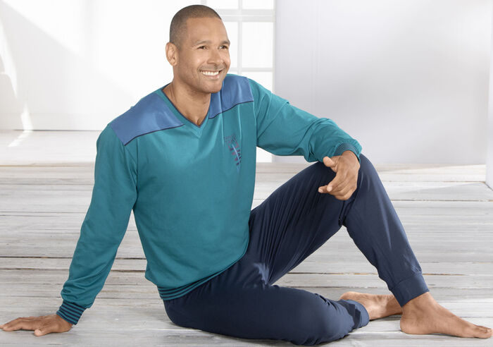 Pyjama, met V-hals en ribboorden 