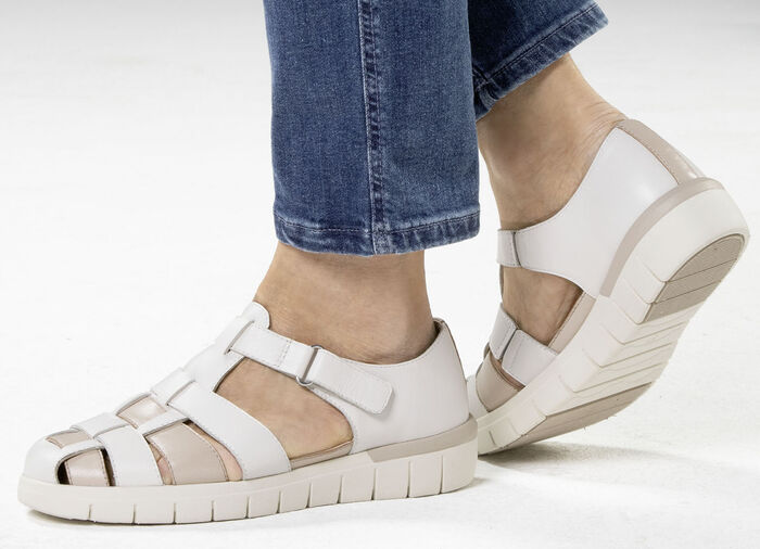 ELENA EDEN pantoffels met luchtige openingen ECRU-BEIGE