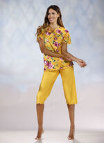 Set van twee pyjama's met gebogen manchetten en knoopsluiting 