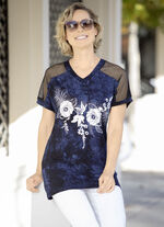 Fascinerend lang shirt in batiklook 