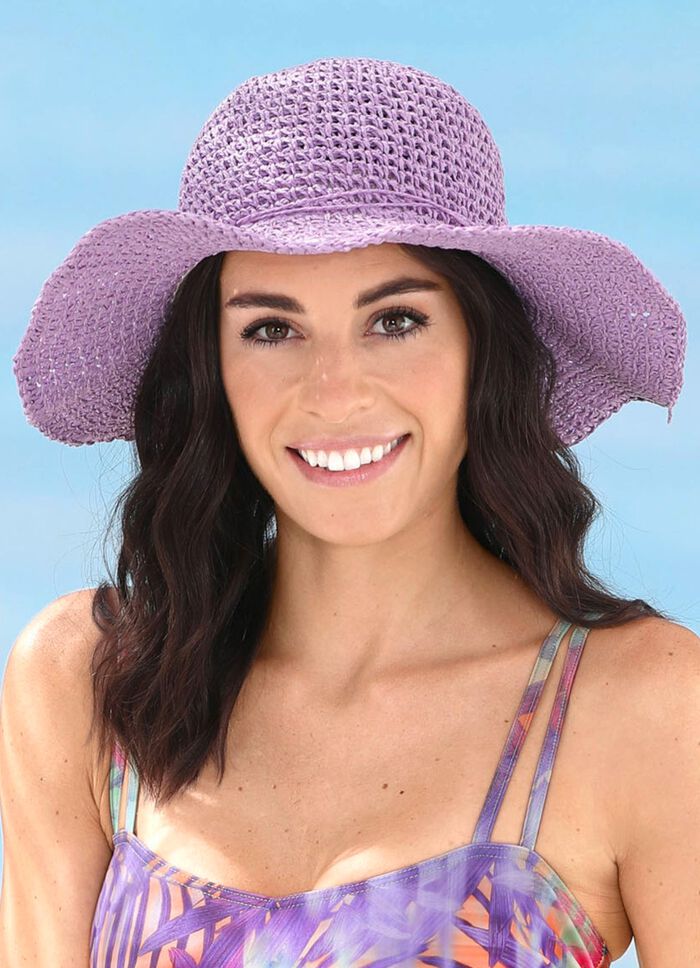 Hoed van kreukbaar papierstro met decoratief koord 