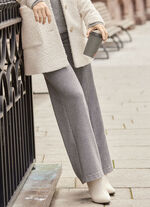 Broek met modieuze wijde pijpen 