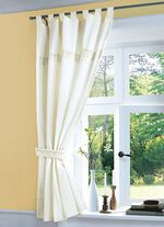 Gordijn met aangehechte gehaakte rand 