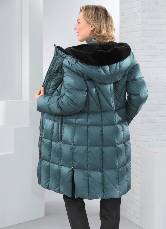 Korte donsjas met vaste capuchon 