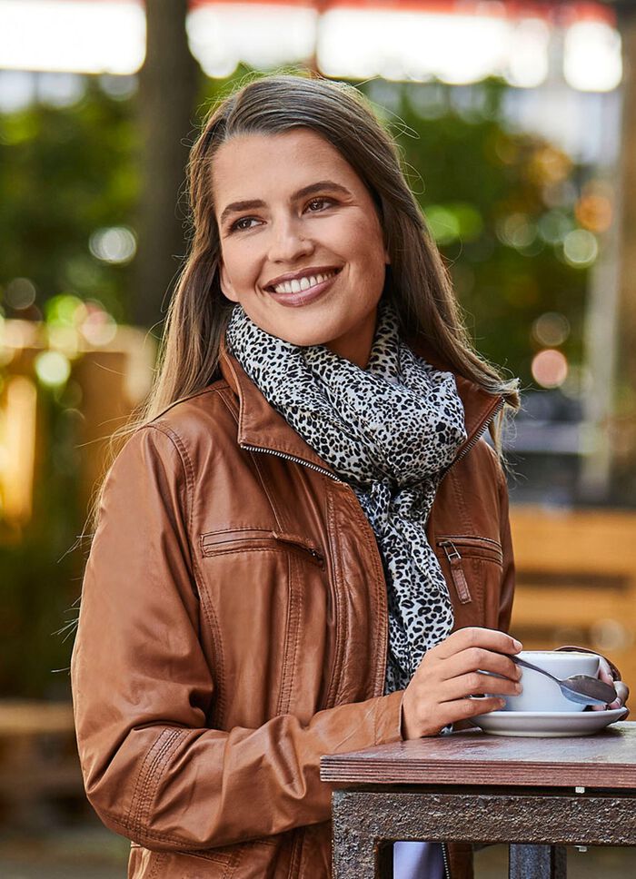 Sjaal met roofdierdessin 