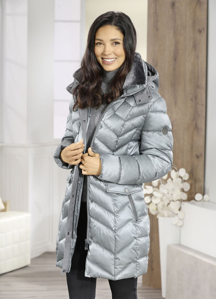 Jas met afneembare rand van imitatiebont op de kraag 