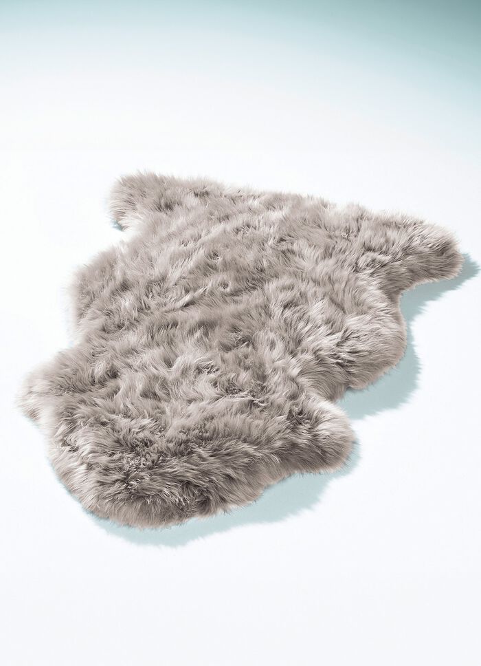 Mat van echte lamsvacht in dierenvorm 