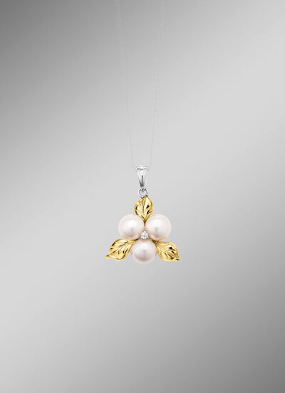 Bloeiende schoonheid: hanger met schelpparels en synthetische zirkonia 