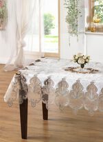 Tafelkleed of kussenhoes met subtiel bewerkte motieven 