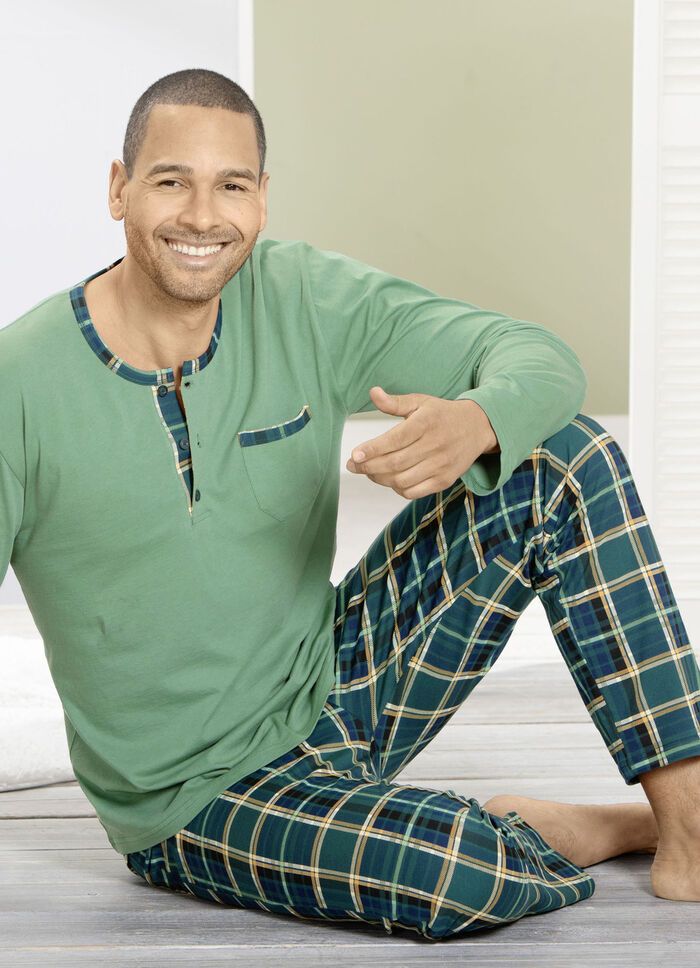 Pyjama met contrasterende bies op de knoopsluiting en borstzak 